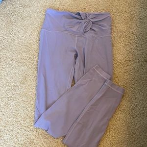 Lululemon aligns with front detail - was seasonal